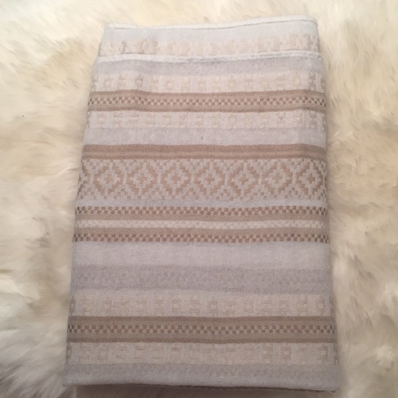 Aztec Neutral Scarf - Picture 6 of 8